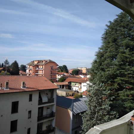 Spazioso Appartamento Parabiago Luaran gambar