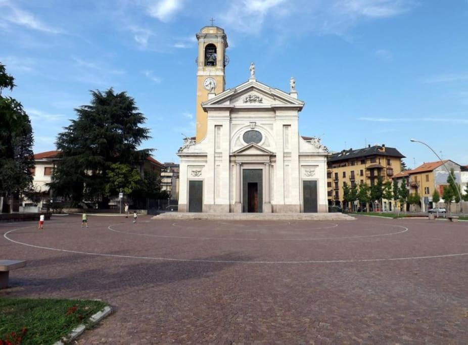 Spazioso Appartamento Parabiago Luaran gambar
