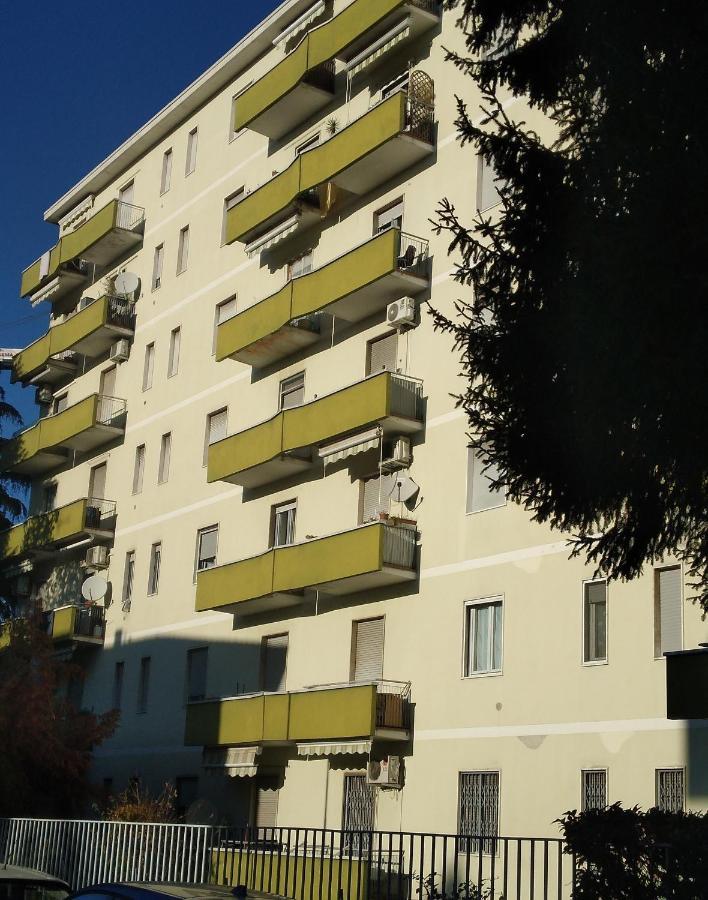 Spazioso Appartamento Parabiago Luaran gambar