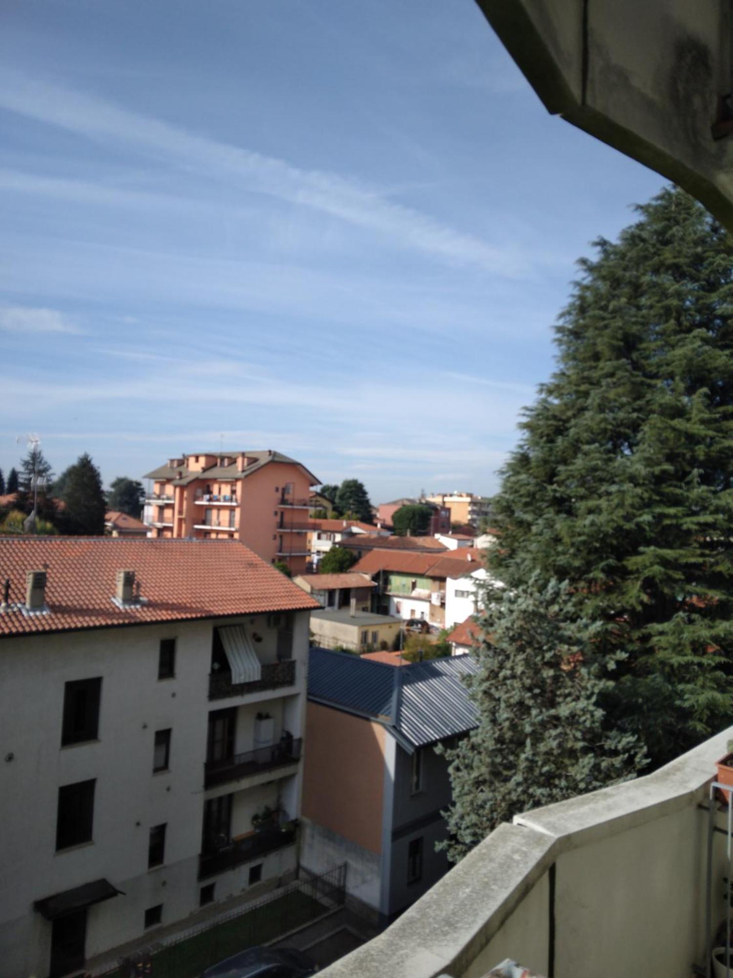 Spazioso Appartamento Parabiago Luaran gambar